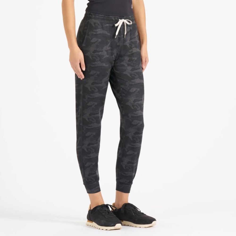 Vuori Performance Jogger- Long (size small)